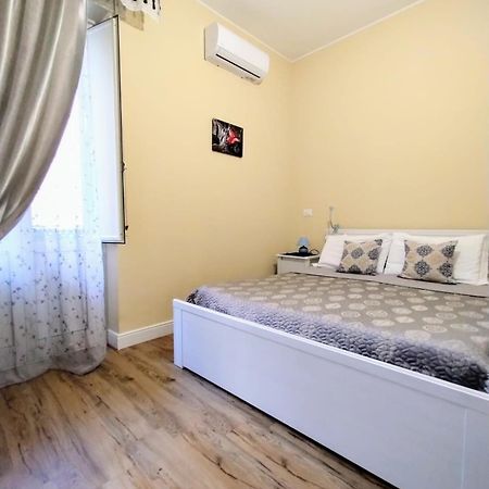 Al Quadrato D'Oro Rooms คาตาเนีย ภายนอก รูปภาพ