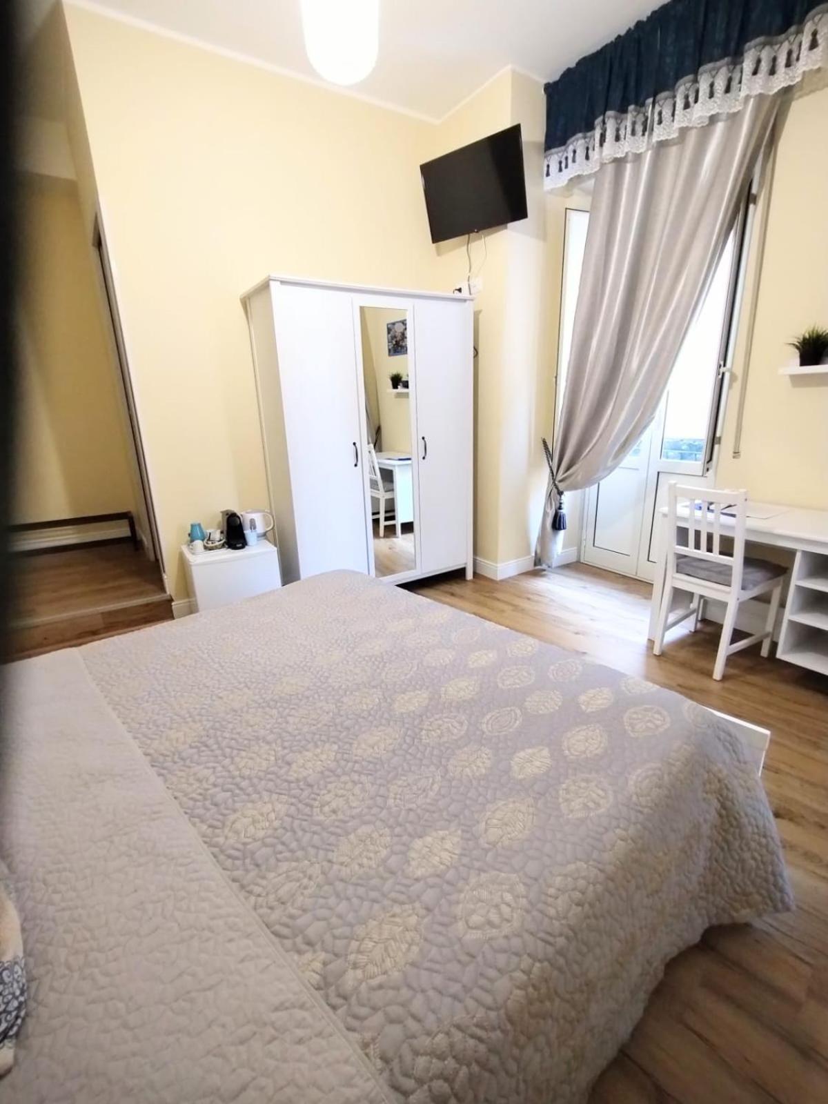Al Quadrato D'Oro Rooms คาตาเนีย ภายนอก รูปภาพ