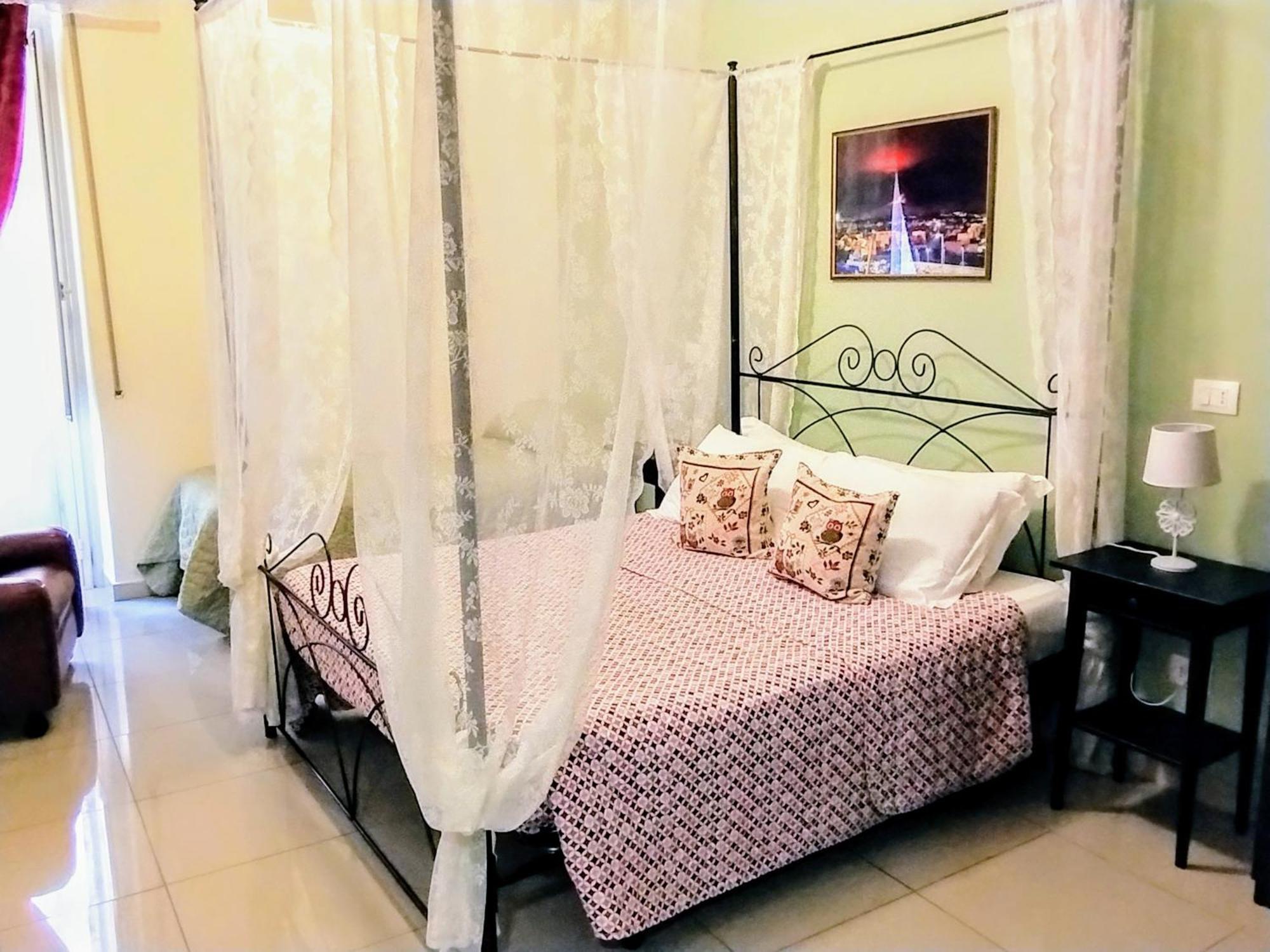 Al Quadrato D'Oro Rooms คาตาเนีย ภายนอก รูปภาพ