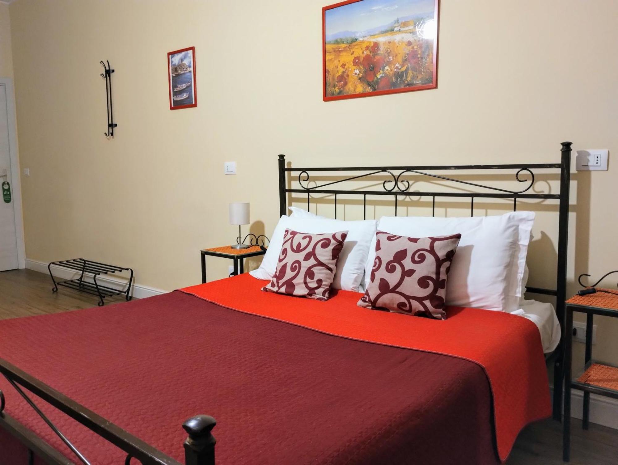 Al Quadrato D'Oro Rooms คาตาเนีย ภายนอก รูปภาพ